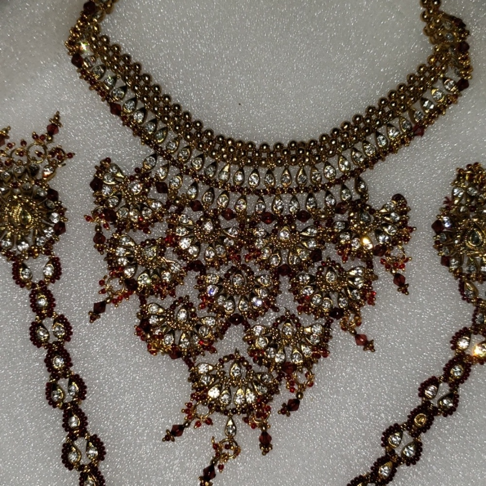 Necklace with earings set